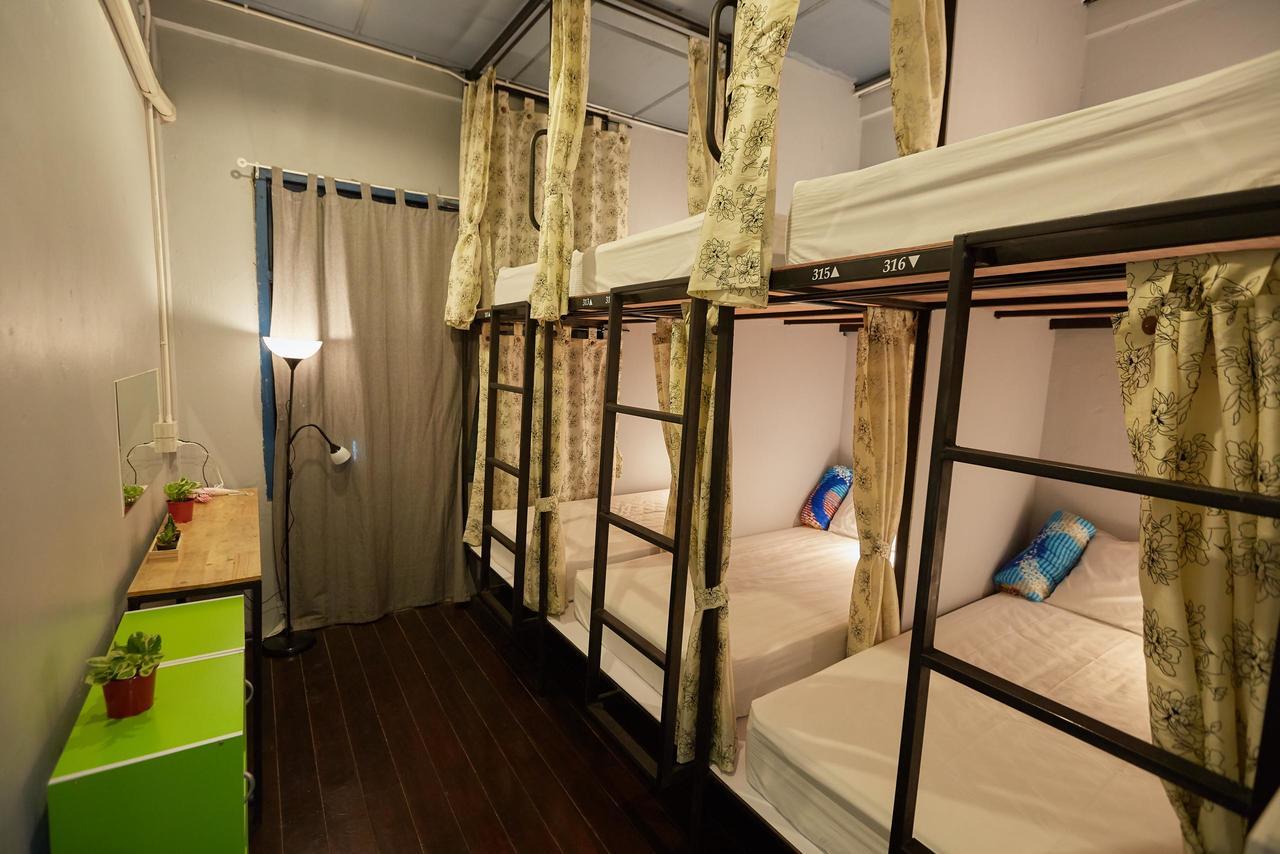 Meet Up Hostel Bangkok Dış mekan fotoğraf