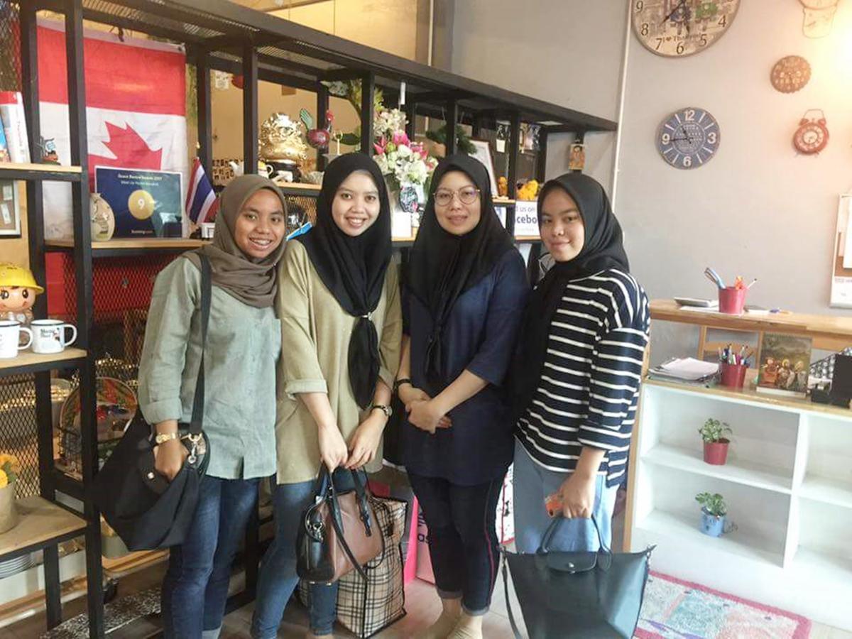 Meet Up Hostel Bangkok Dış mekan fotoğraf
