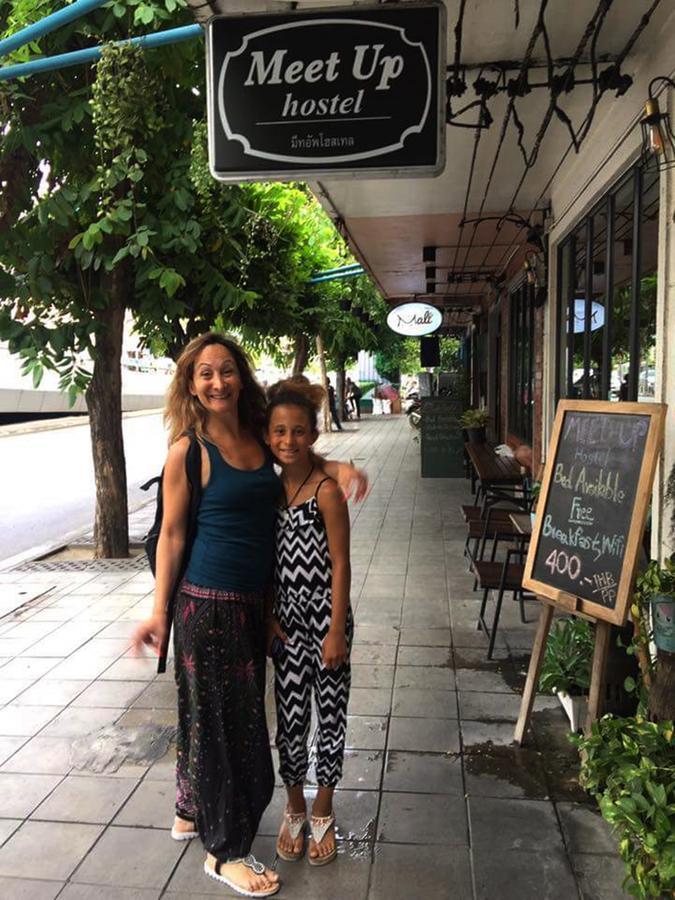 Meet Up Hostel Bangkok Dış mekan fotoğraf