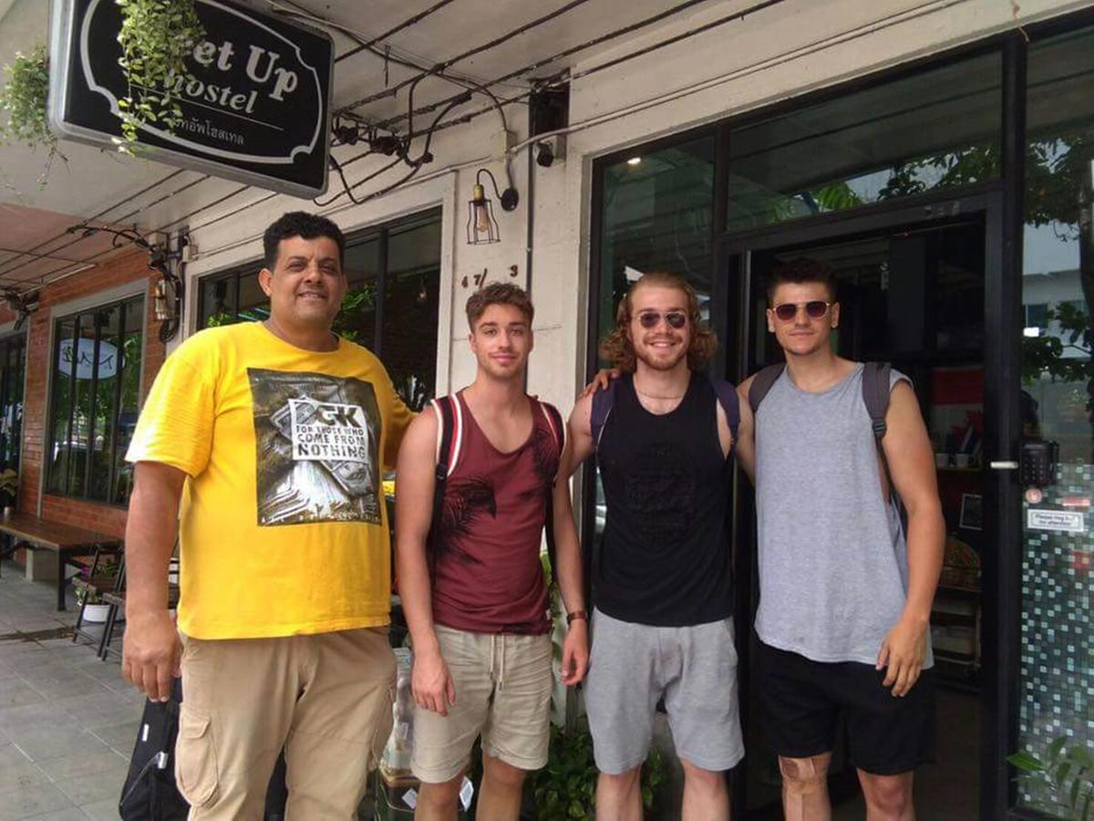 Meet Up Hostel Bangkok Dış mekan fotoğraf