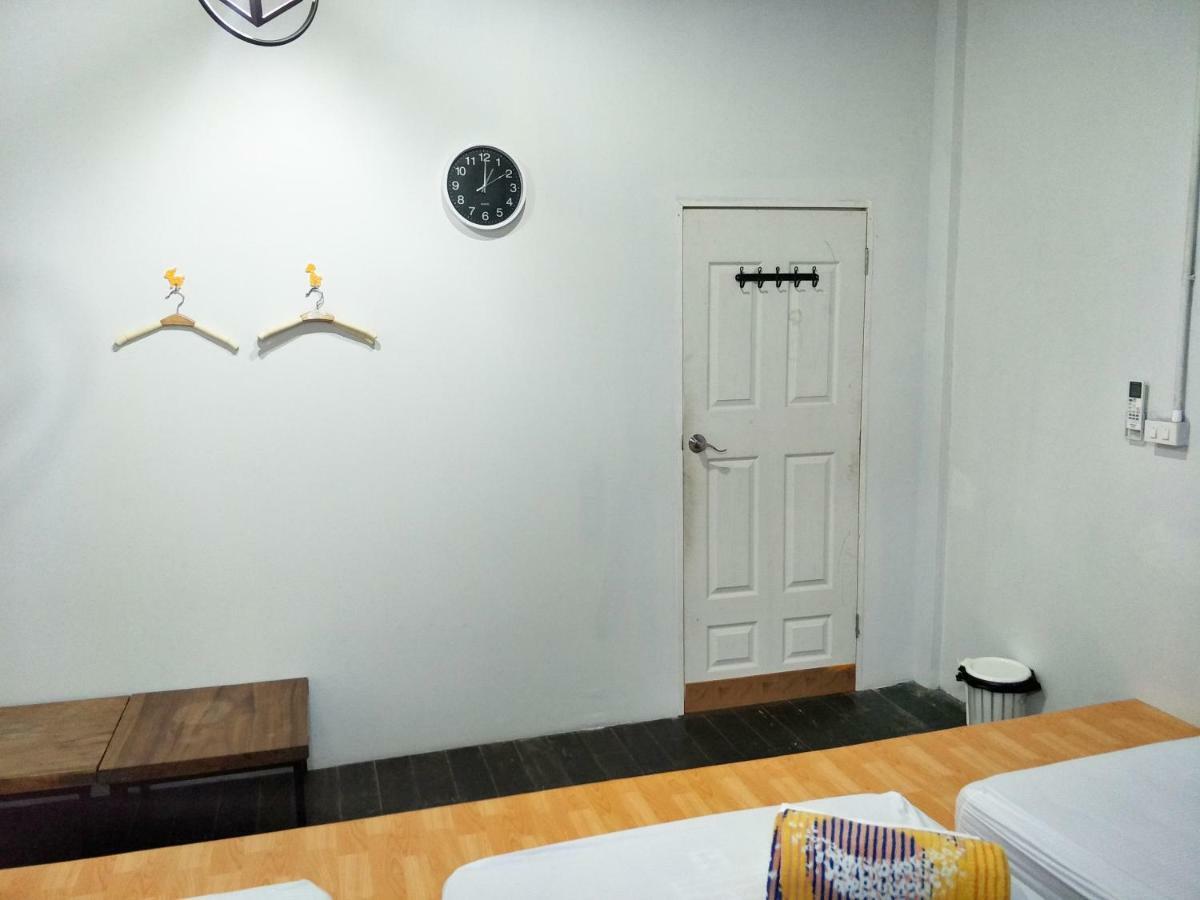 Meet Up Hostel Bangkok Dış mekan fotoğraf