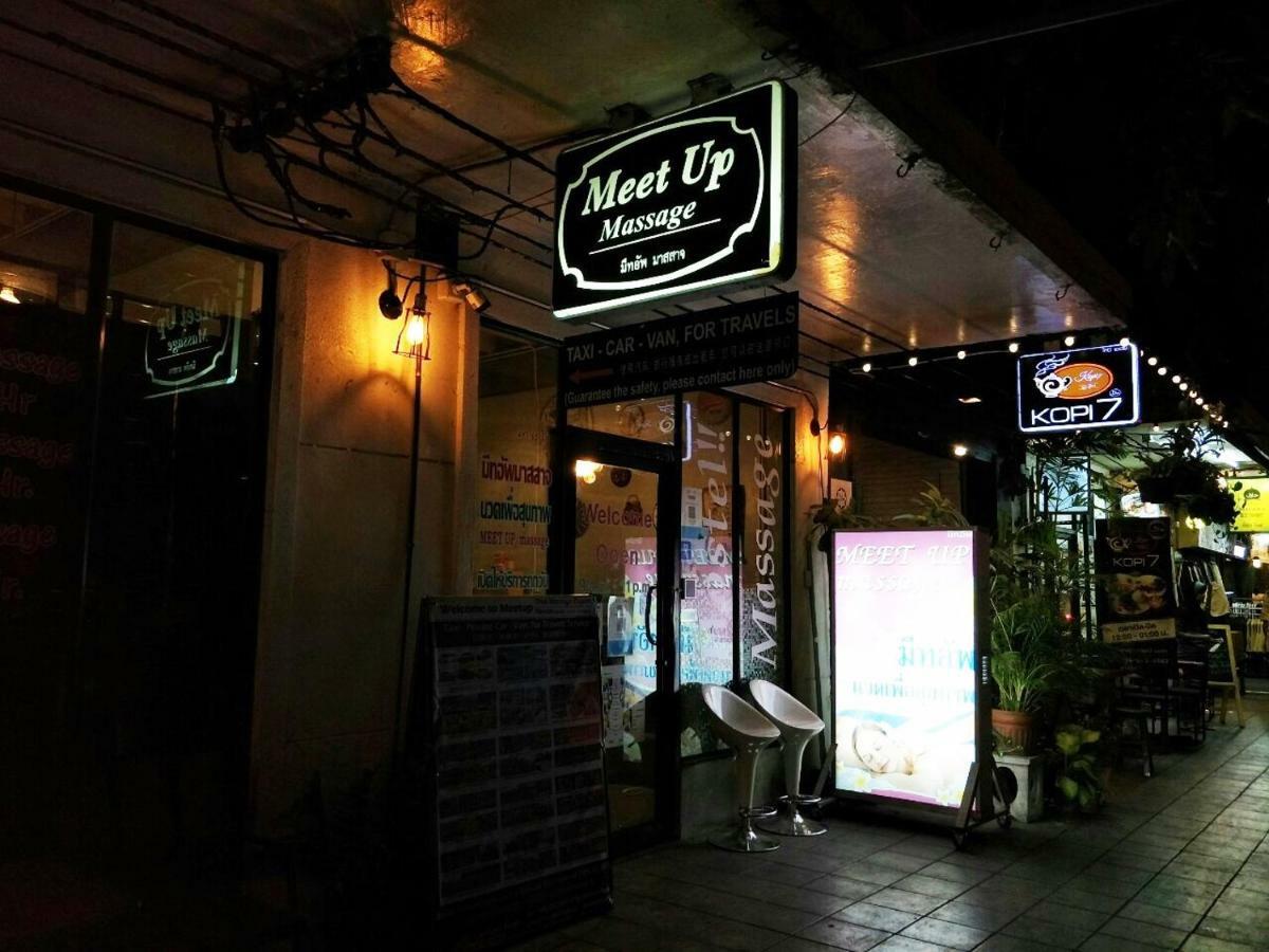 Meet Up Hostel Bangkok Dış mekan fotoğraf